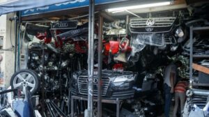 بأسلوب الفك ..ضبط مسجل خطر لسرقته قطع غيار السيارات بالقاهرة