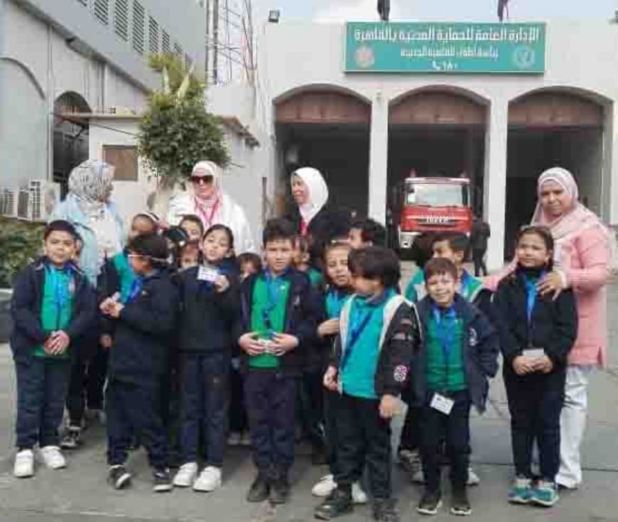 قسم شرطة التجمع الأول يستقبل طلاب المدارس لتعريفهم بدور الشرطة(صور)