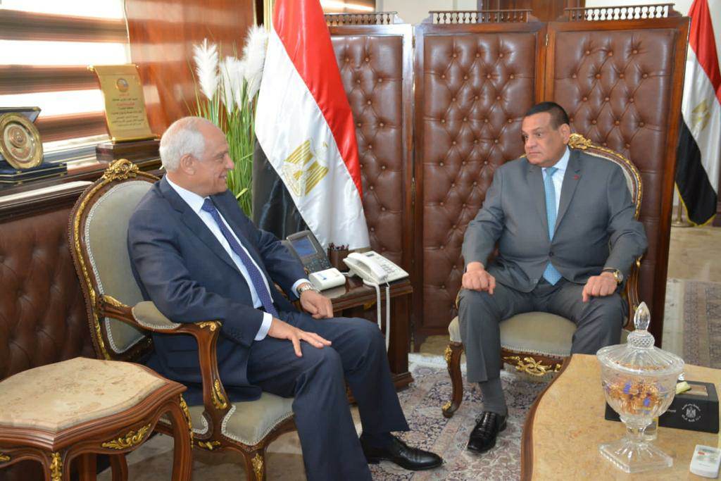 اجتماع وزير التنمية المحلية بمحافظ الجيزة