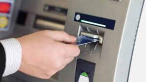 عاجل .. “اتحاد بنوك مصر” يوضح حقيقة تطبيق عمولات سحب من ATM