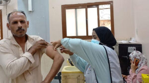 الصحة: تطعيم 6.3 مليون مواطن ضمن حملة «طرق الأبواب للتطعيم ضد كورونا»