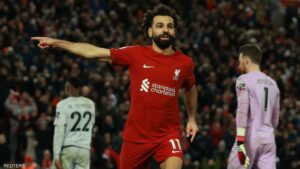 محمد صلاح يحتفل بـ”عيد الأم” بنشر صور مع والديه