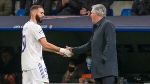 هل يغيب بنزيما عن مباراة ريال مدريد وبرشلونة؟.. أنشيلوتي يجيب