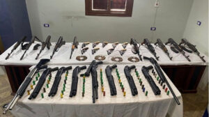 حملة أمنية بأسيوط تضبط 28 قطعة سلاح نارى و4 قضايا مخدرات