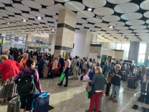 مطار سفنكس الدولي يستقبل   ١٥٩ سائحا بعد قضاء اجازتهم الشتوية بمدينة أسوان