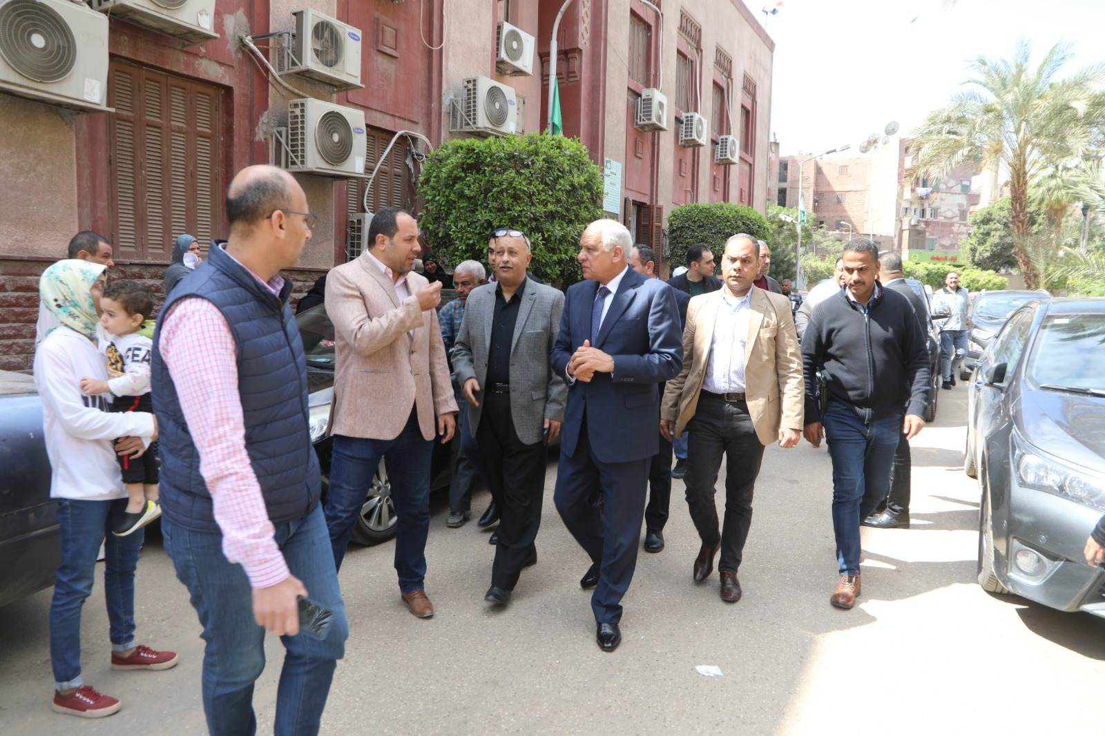 محافظ الجيزة يتفقد مستشفي ام المصرين