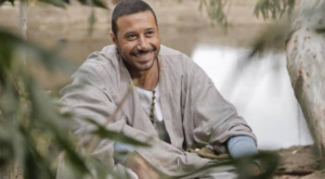 إطلاق سراح الأسرى الفرنسيين في الحلقة السابعة عشرة مسلسل سره الباتع