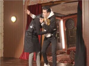 رامز جلال يسخر من مصطفى كامل: فارد شعره بمكواة رجل