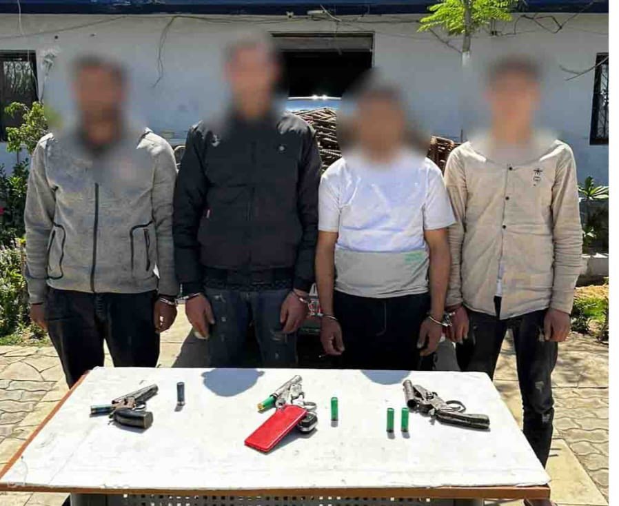 ضبط 5 أشخاص بحوزتهم أسلحة وذخائر بعد سرقة طن حديد من موقع تحت الإنشاء بالتجمع الأول