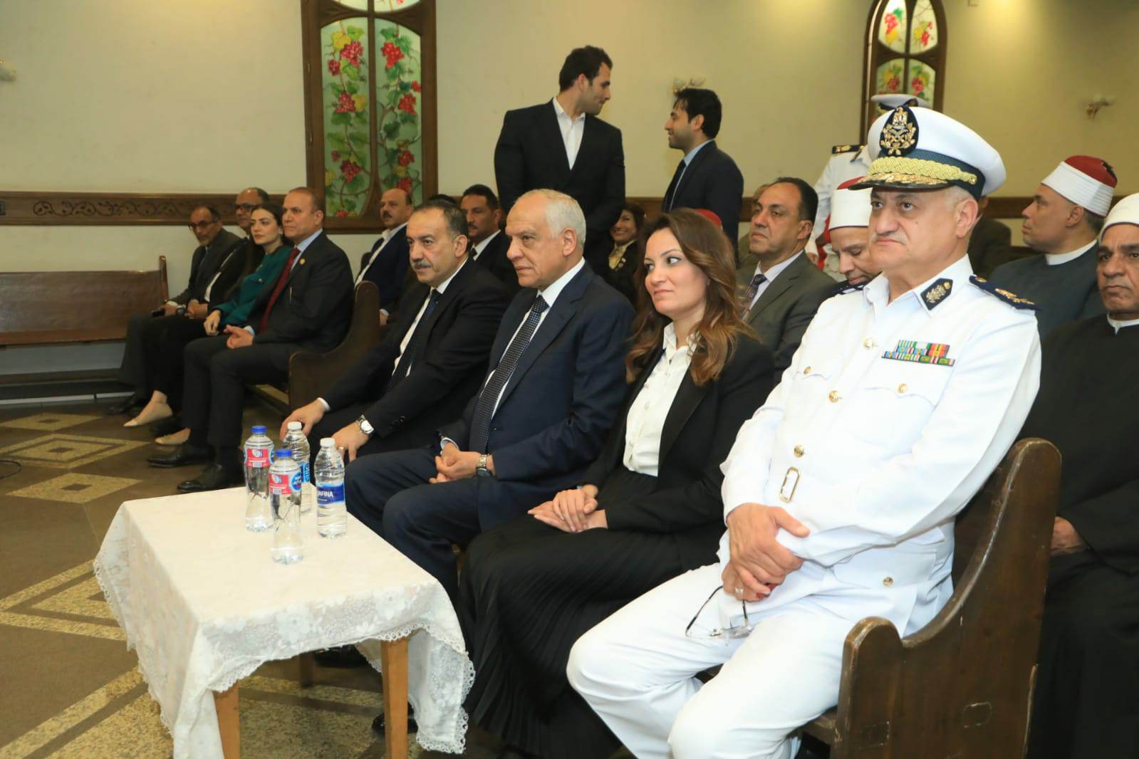 محافظ الجيزة يحضر قداس عيد القيامة بالكنيسة الإنجيلية بالجيزة