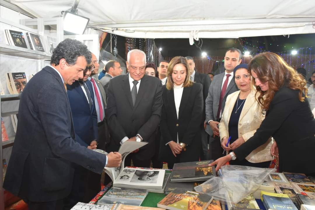 وزيرة الثقافة ومحافظ الجيزة يفتتحان معرض فيصل للكتاب في نسخته ال11