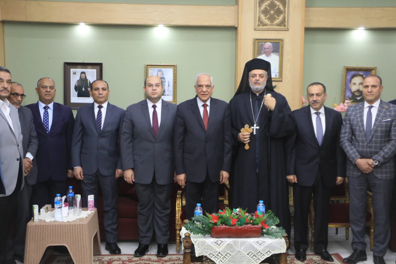 محافظ الجيزة يقدم التهنئة بمناسبة عيد القيامة المجيد