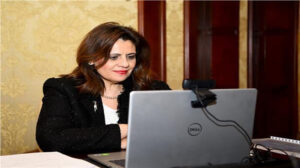 وزيرة الهجرة تجتمع مع ١٠٠ من الطلاب المصريين بالسودان للاطمئنان على أوضاعهم عبر “الفيديوكونفرانس”
