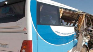 تصادم أتوبيس بجرار بطريق أبو سمبل ومصرع وإصابة 24 شخصا