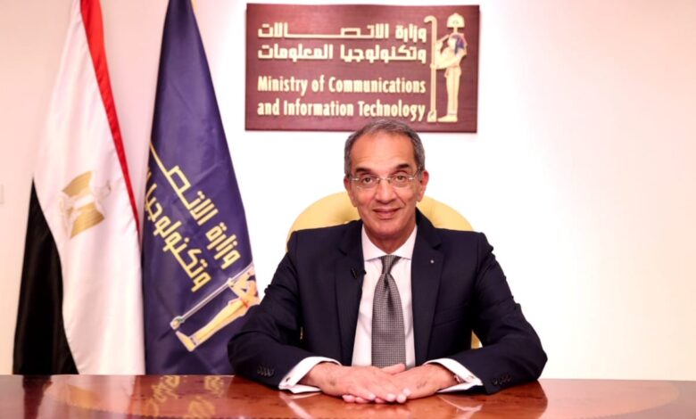 الدكتور عمرو طلعت وزير الاتصالات