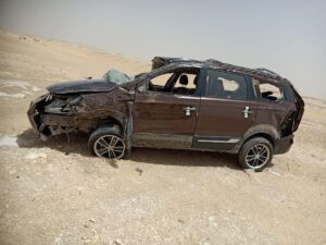 مصرع رجل وسيدة واصابة ٢ اخرين في حادث انقلاب سيارة بطريق الواحات