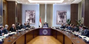 مدبولي يتابع جهود تطوير شركة مصر للطيران