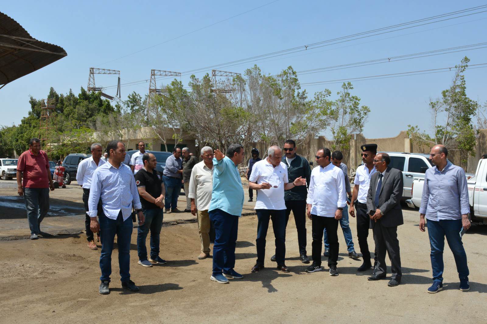 محافظ الجيزة يجري جولة تفقدية لعدد من الطرق بكرداسة والمنطقة الصناعية بأبورواش