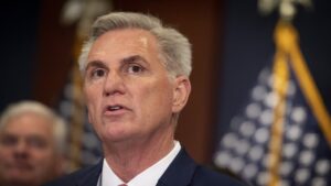   رئيس مجلس النواب الأمريكي يرفض رفع سقف الديون قبل اجتماعه مع بايدن  