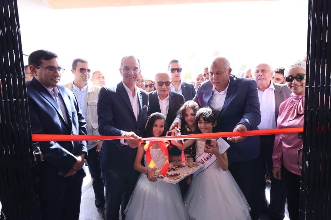 وزير الاتصالات يفتتح مركز إبداع مصر الرقمية بمدينة الخارجة