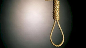 أم تشنق طفلتها وتذبح نفسها فى ظروف غامضة بالتجمع الأول