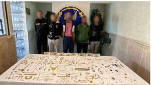 5لصوص وراء سرقة كميات كبيرة من المشغولات الذهبية من داخل شقة بالتجمع الخامس