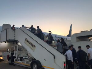 علي متن رحلة خاصة.. مصرللطيران تنقل بعثة نادي بيراميدز إلي أبوظبي