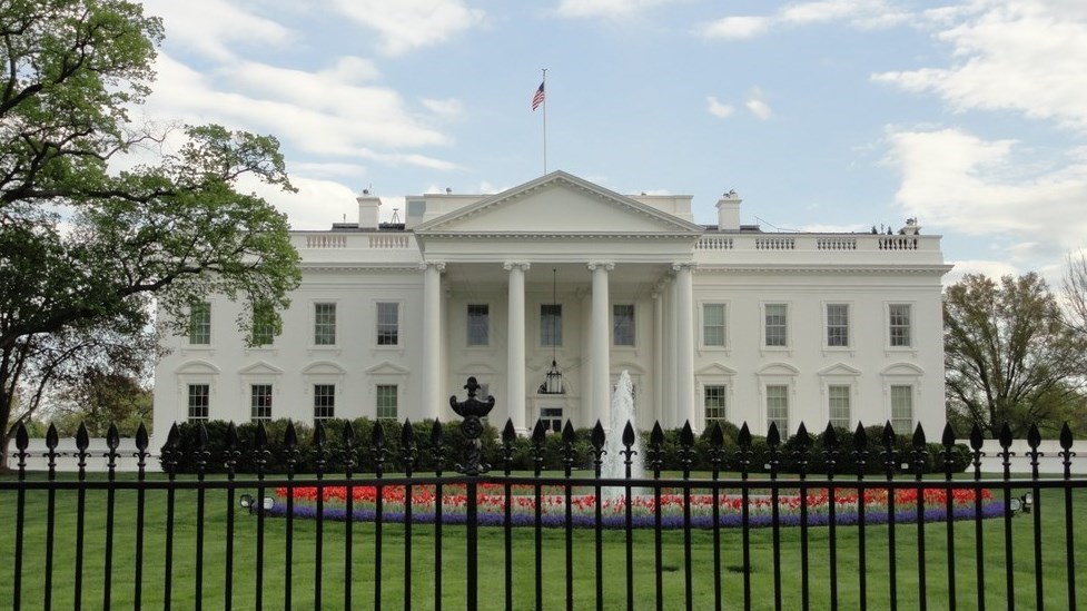 البيت الأبيض: بايدن سيواصل محادثات رفع سقف الدين