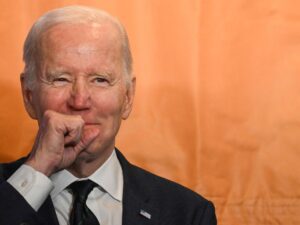 استطلاعات رأي: الأمريكيون يفضلون بايدن “الرئيس”.. والاقتصاد يقلل حظوظه