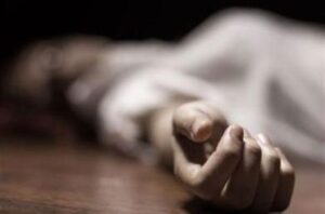 بسبب مرض نفسي.. انتحار 3 أشخاص من أعلى منزلهم في أسيوط