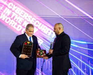 مجلس التعاون الخليجي يُكرم مؤتمر Caisec”23 للأمن السيبراني ويمنح درع التكريم لـ أسامة كمال