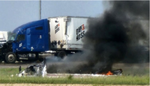 اصطدام شاحنة بحافلة تقل مسنين في كندا ومصرع 15 شخصا