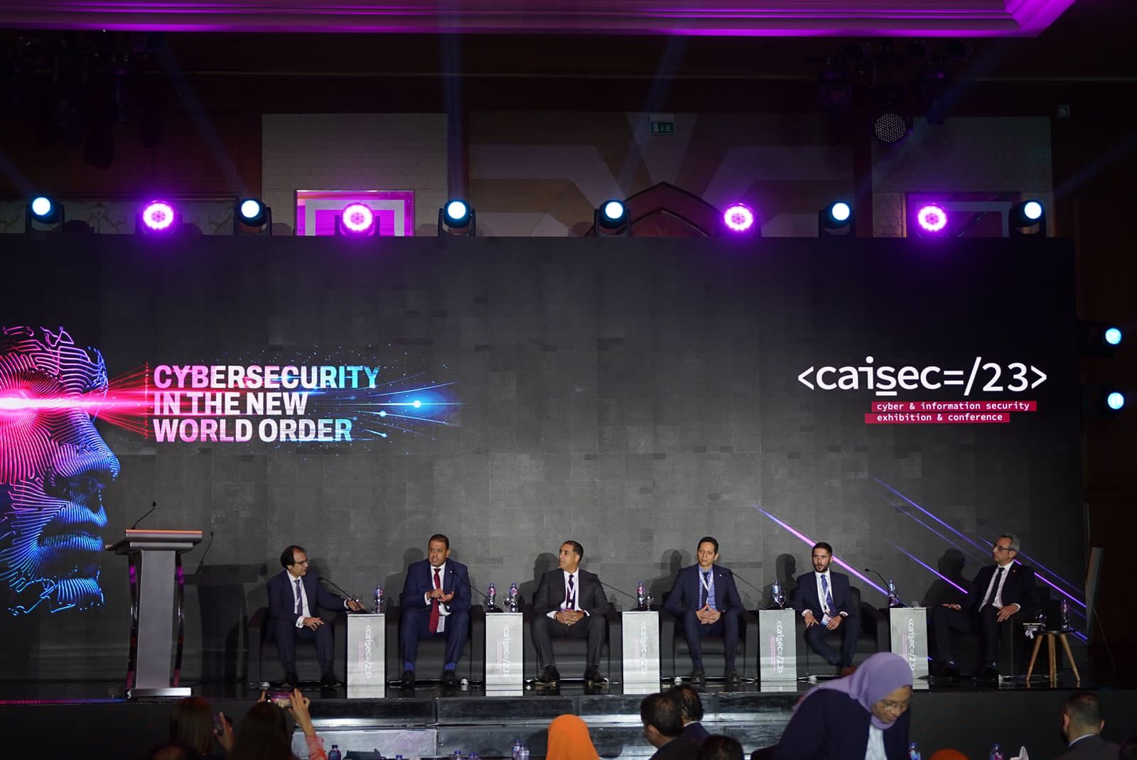 المشاركون في الجلسة يطالبون بضرورة التكامل بين قطاعي تكنولوجيا المعلومات وتكنولوجيا التشغيل لإنجاح التحول الرقمي