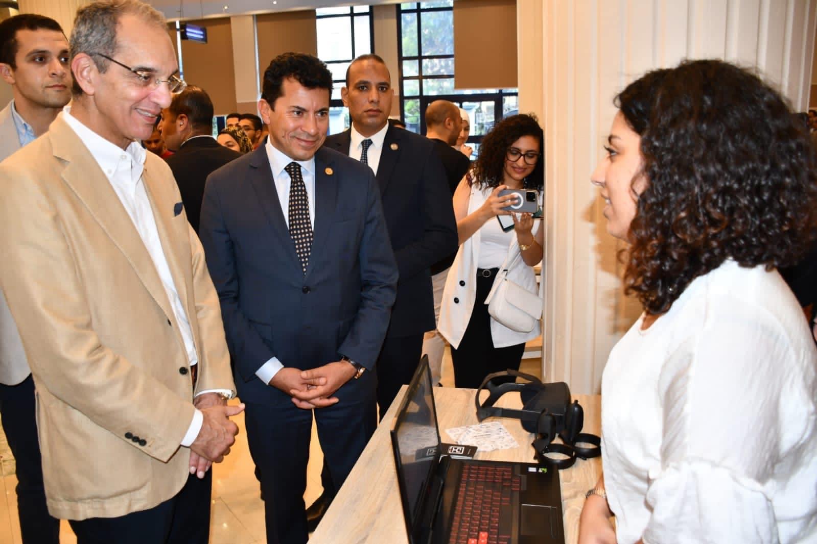 وزيرا الاتصالات والشباب والرياضة يفتتحان أول ملتقى توظيف لخريجى مبادرة بُناة مصر الرقمية
