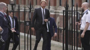 الأمير هاري أول ملكي بريطاني يمثل أمام المحكمة اليوم