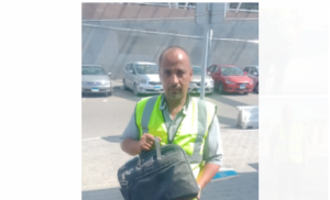 وزير الطيران المدنى يكرم ذوى الأمانة من العاملين بمطار القاهرة الدولى