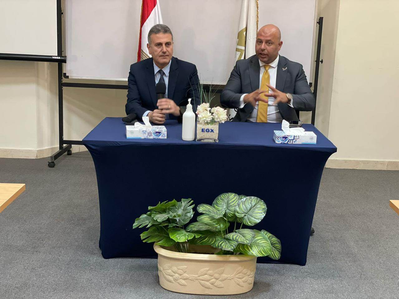 البورصة المصرية تنظم إجتماعات بين شركات قطاع البترول المقيدة وجهات إعداد بحوث الاستثمار