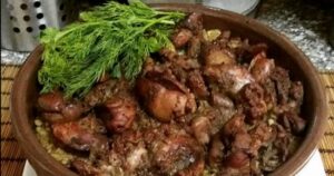 في 8 خطوات.. حضري طاجن الفريك بالكبد والقوانص زي المطاعم