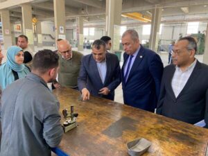 وزير الإنتاج الحربي يتفقد مصنع 99