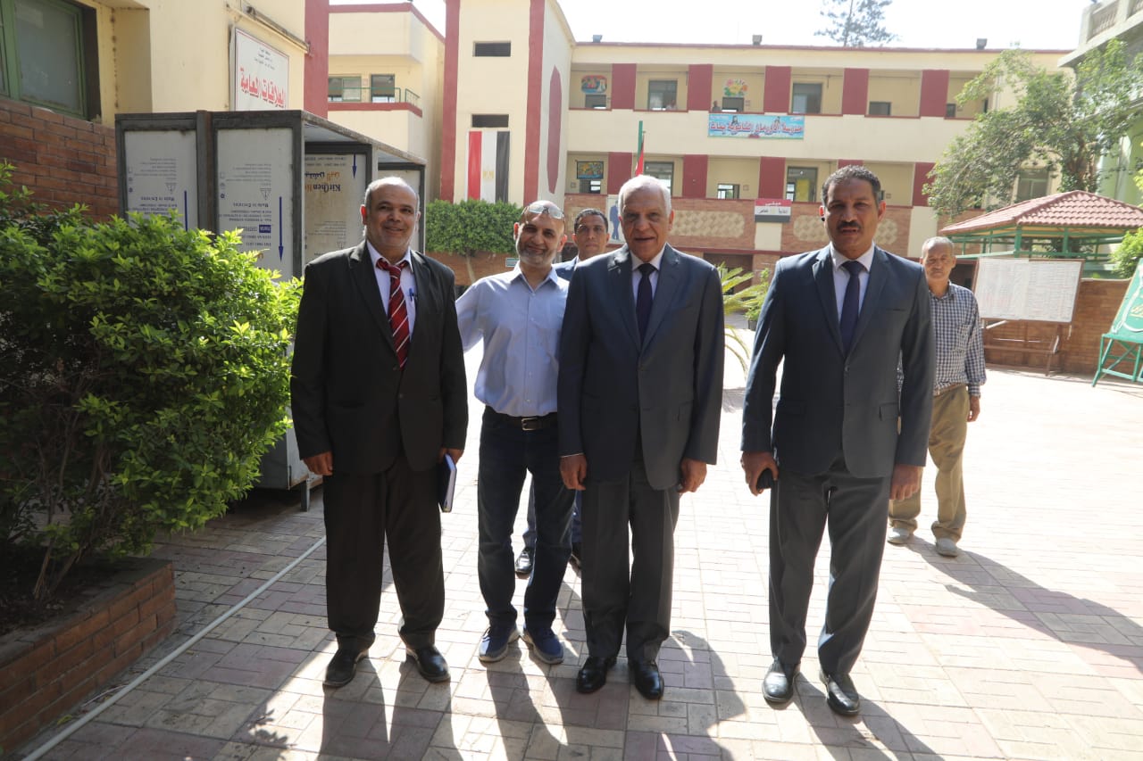 محافظ الجيزة يتفقد سير امتحانات الثانوية العامة في مادة اللغة العربية