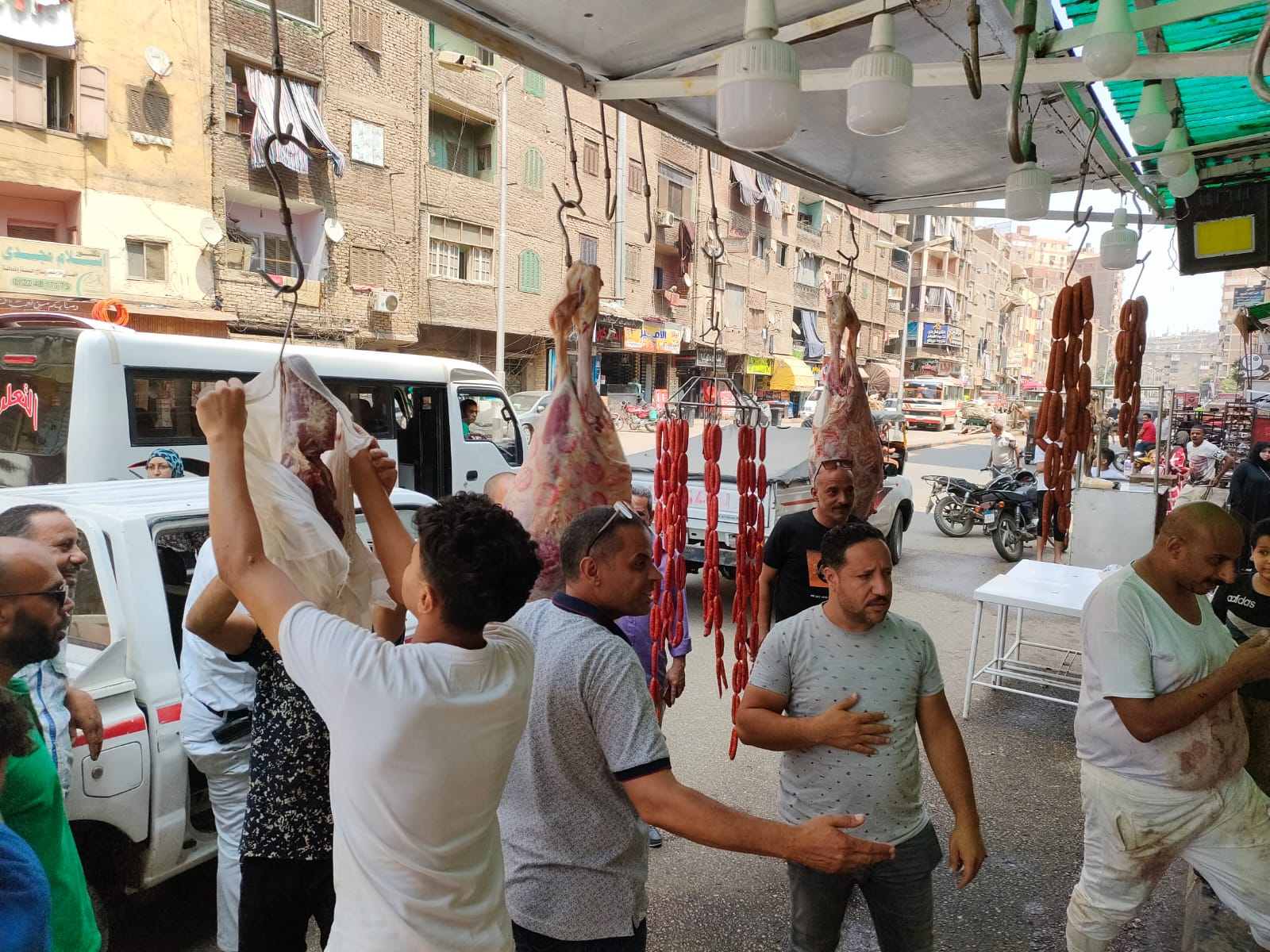 ضبط طن مصنعات لحوم غير صالحة للإستهلاك الأدمى بالجيزة