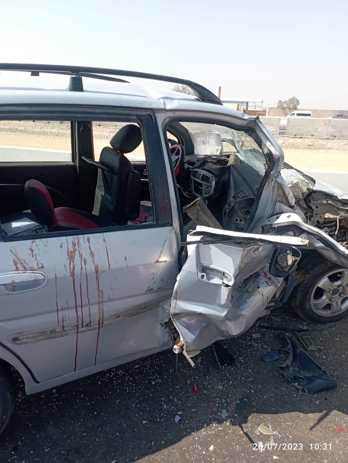 أصابة 5 أشخاص بينهم سيدة إثر حادث تصادم بين سيارتين بطريق مصر أسكندرية الصحراوى (صور)