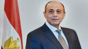 وزير الطيران المدنى يلتقي وفداً من الشركة الصينية العامة للهندسة المعمارية لبحث أعمال تطوير البنية التحتية وتوسعة المطارات المصرية