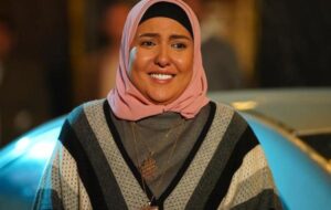 بعد وفاة والدها.. نجوم الفن يواسون مي كساب