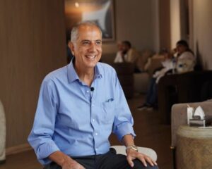 أوراسكوم بيراميدز: مداخل استقبال وتوديع ومحال ودورات مياه بالأهرامات