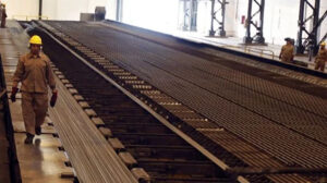 العز الدخيلة تقرر الشطب الاختياري من البورصة  وتحدد سعر شراء أسهم المعترضين