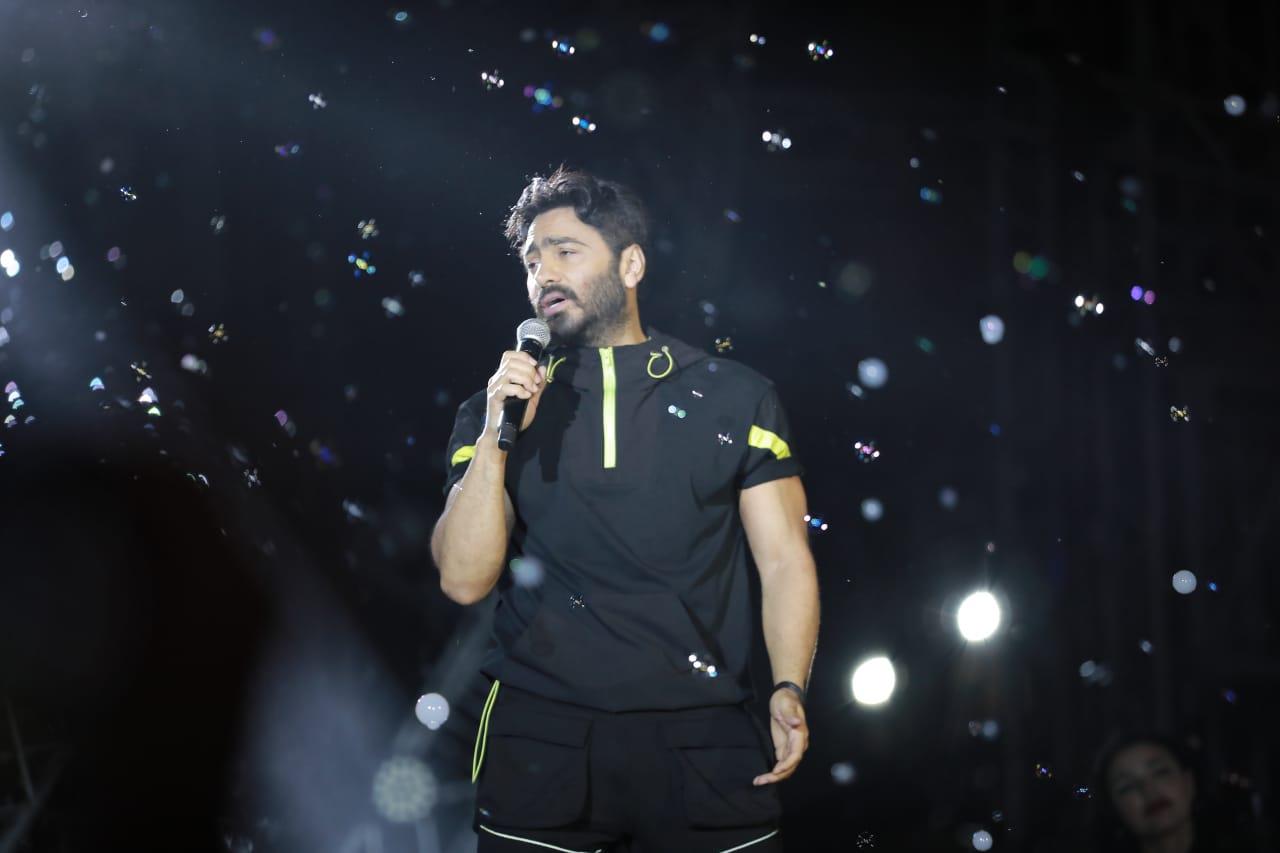 تامر حسني يتقدم ببلاغ ضد تيكتوكر بالشيخ زايد بسبب “ريستارت”