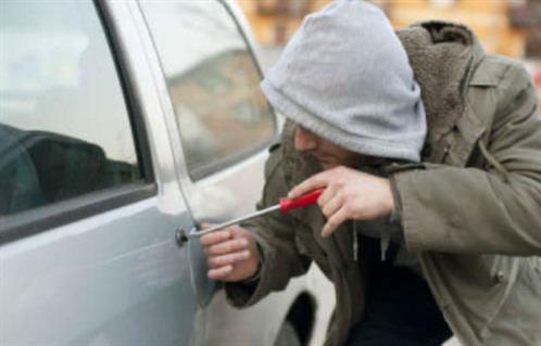 سرقة أجزاء السيارات