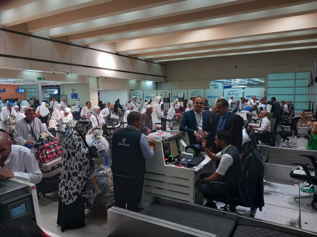 مصر للطيران تشهد اليوم أعلى معدلات التشغيل  وتسير 25 رحلة جوية لعودة حجاج بيت الله الحرام إلى أرض الوطن