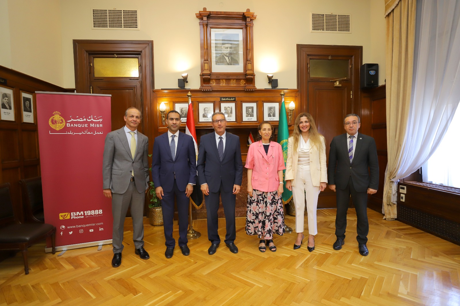 بنك مصر وجامعة مصر للمعلوماتية يوقعان اتفاقية تعاون لتمويل عدد من المنح الدراسية